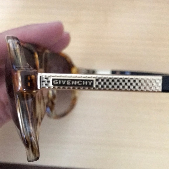Authentic Givenchy pilot sunglasses - Picture 5 of 6